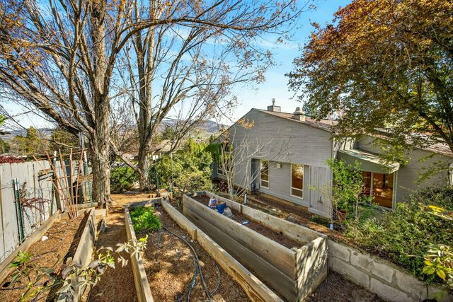 1800 Peachey Road, Ashland, OR 97520