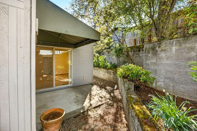 1800 Peachey Road, Ashland, OR 97520