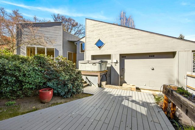 1800 Peachey Road, Ashland, OR 97520