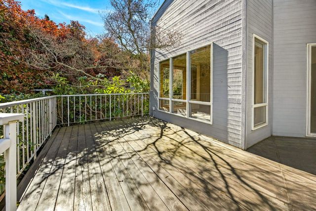 1800 Peachey Road, Ashland, OR 97520