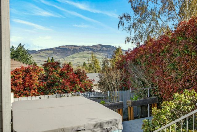 1800 Peachey Road, Ashland, OR 97520