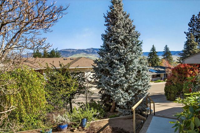 1800 Peachey Road, Ashland, OR 97520