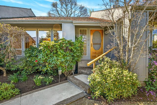 1800 Peachey Road, Ashland, OR 97520