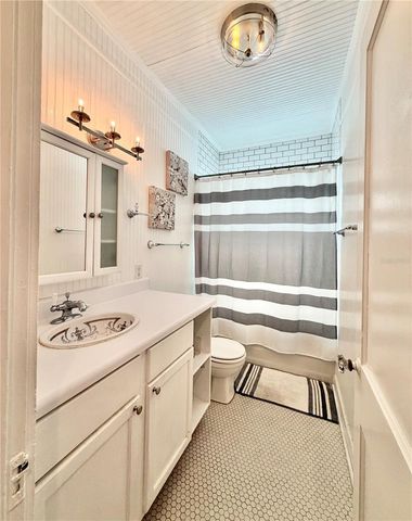 2014 JACKSON STREET N 2, St Petersburg, FL 33704