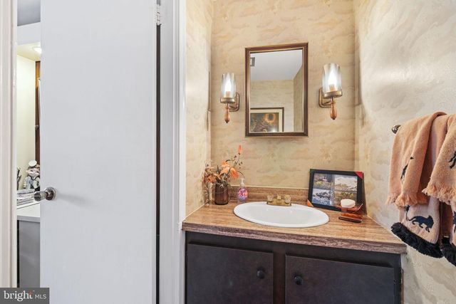 11300 ROLLING HOUSE RD, North Bethesda, MD 20852