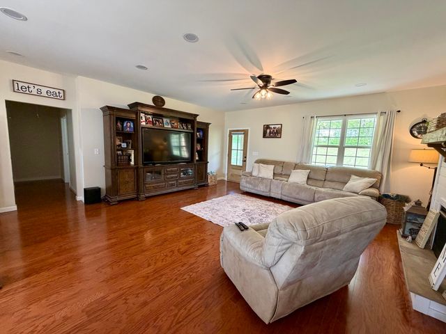 209 W Valley Road, Dunlap, TN 37327