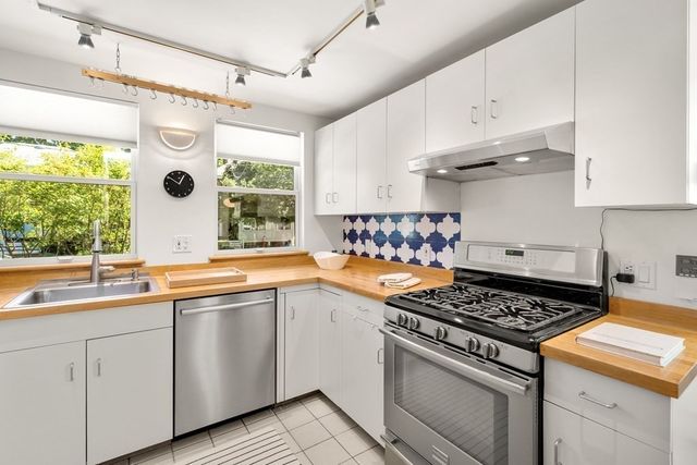 111 Chilton St 111, Cambridge, MA 02138