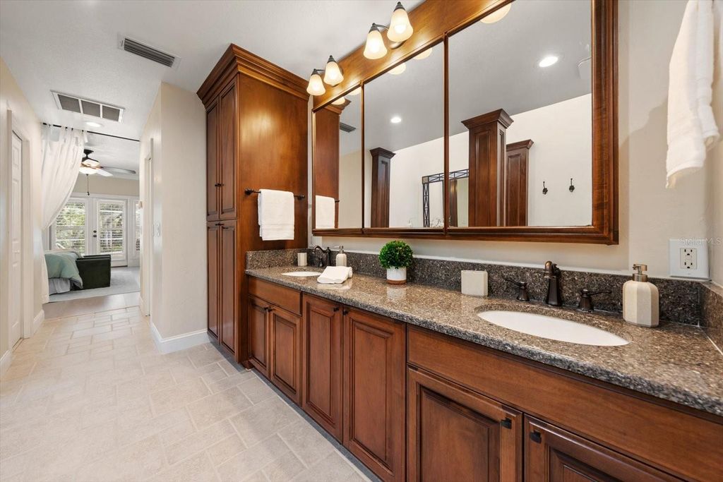 Image 19 of property listing at 1543 STURBRIDGE COURT, Dunedin, FL 34698