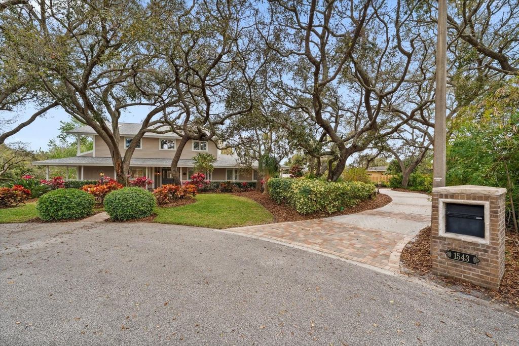 Image 3 of property listing at 1543 STURBRIDGE COURT, Dunedin, FL 34698