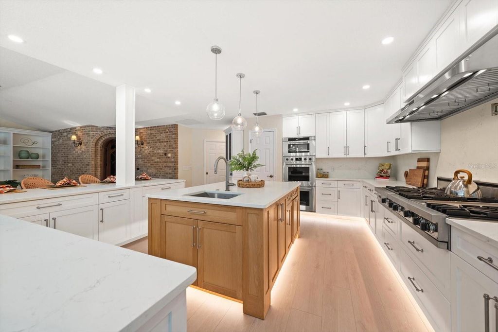 Image 25 of property listing at 1543 STURBRIDGE COURT, Dunedin, FL 34698