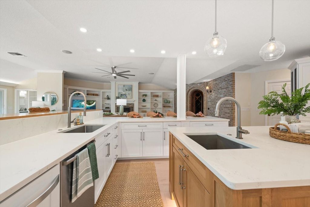 Image 30 of property listing at 1543 STURBRIDGE COURT, Dunedin, FL 34698