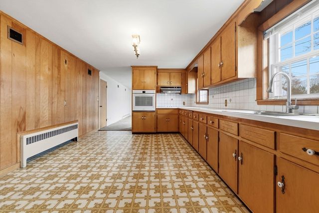 14 Schofield Dr, Newton, MA 02460