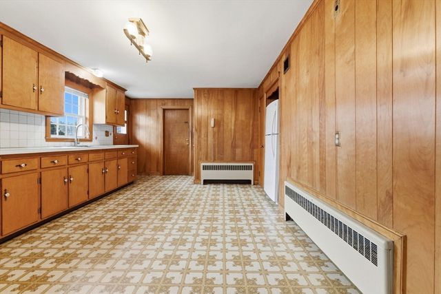 14 Schofield Dr, Newton, MA 02460