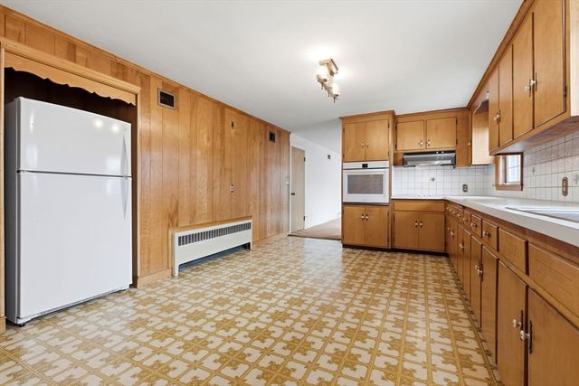 14 Schofield Dr, Newton, MA 02460