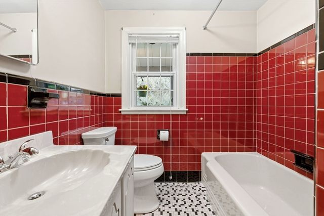 14 Schofield Dr, Newton, MA 02460