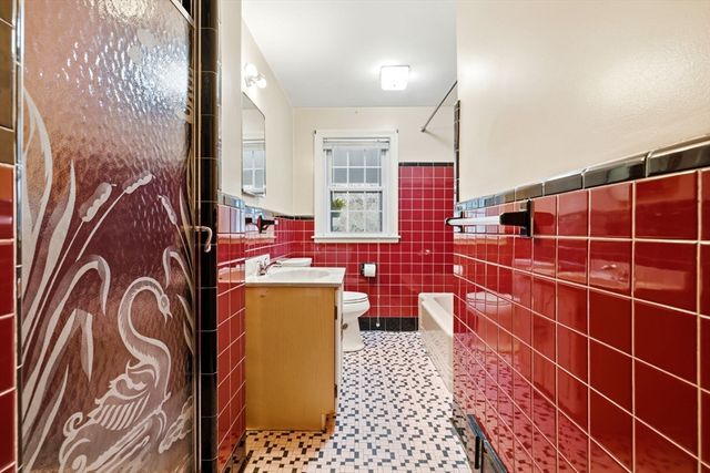 14 Schofield Dr, Newton, MA 02460