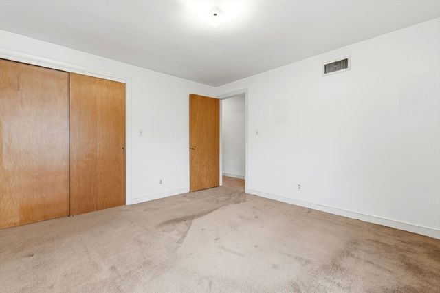 14 Schofield Dr, Newton, MA 02460