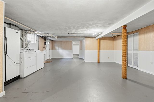 14 Schofield Dr, Newton, MA 02460