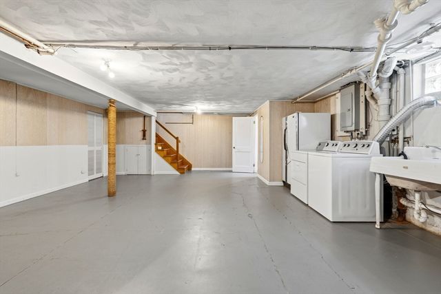 14 Schofield Dr, Newton, MA 02460