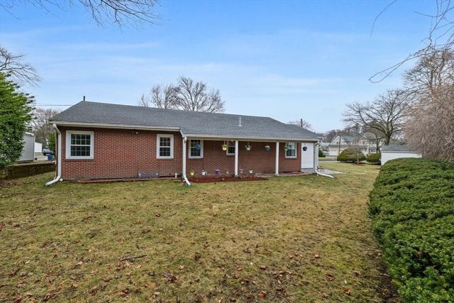 14 Schofield Dr, Newton, MA 02460