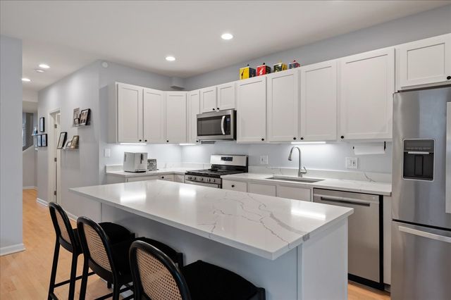 2140 W Haddon Avenue 1E, Chicago, IL 60622