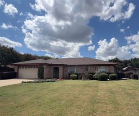 536 Baldwin Avenue, Crowley, TX 76036