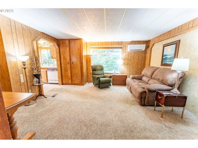 1600 RHODODENDRON Dr 207, Florence, OR 97439