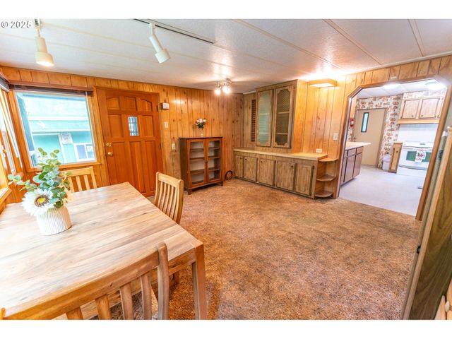 1600 RHODODENDRON Dr 207, Florence, OR 97439