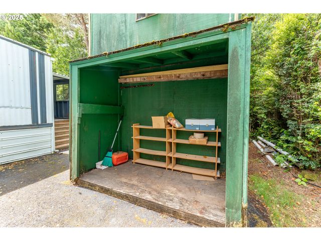 1600 RHODODENDRON Dr 207, Florence, OR 97439