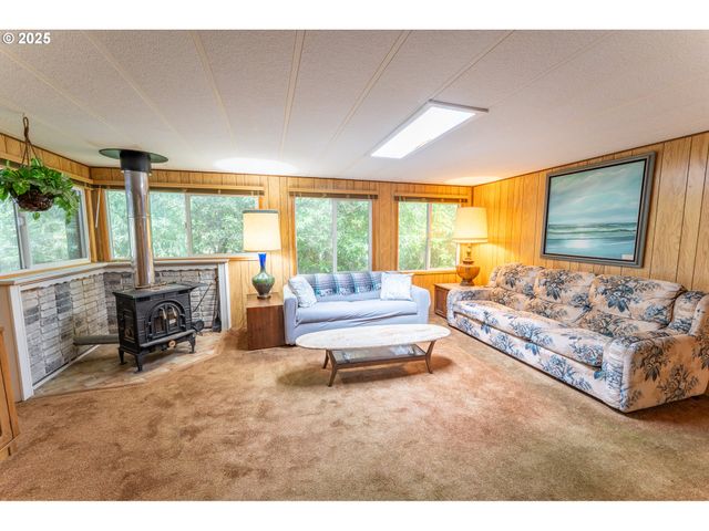 1600 RHODODENDRON Dr 207, Florence, OR 97439