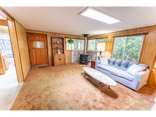 1600 RHODODENDRON Dr 207, Florence, OR 97439