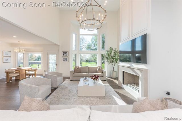 45711 Bristol Circle, Novi, MI 48377