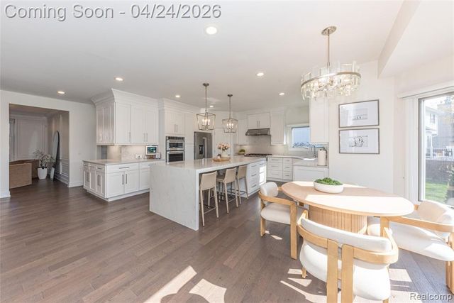 45711 Bristol Circle, Novi, MI 48377