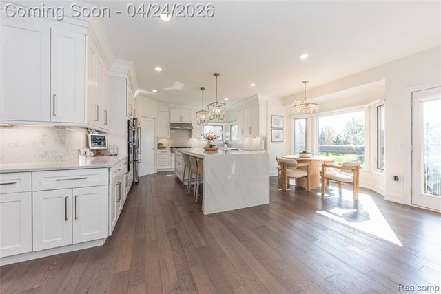 45711 Bristol Circle, Novi, MI 48377
