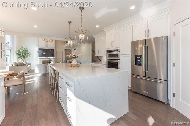 45711 Bristol Circle, Novi, MI 48377