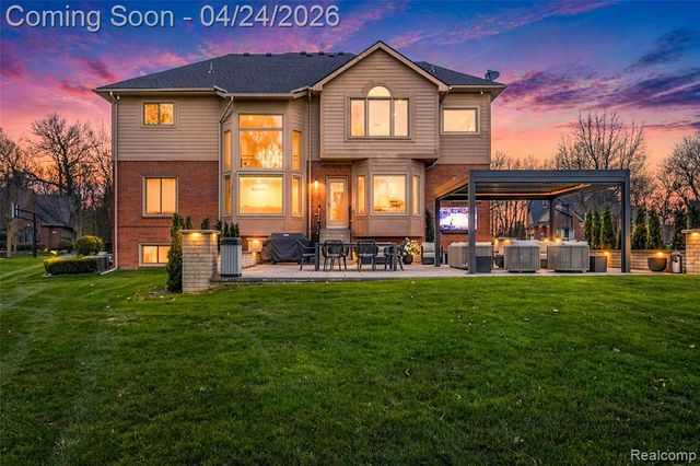 45711 Bristol Circle, Novi, MI 48377
