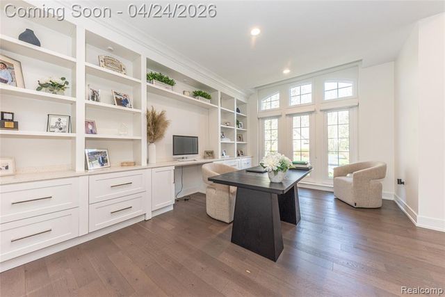 45711 Bristol Circle, Novi, MI 48377