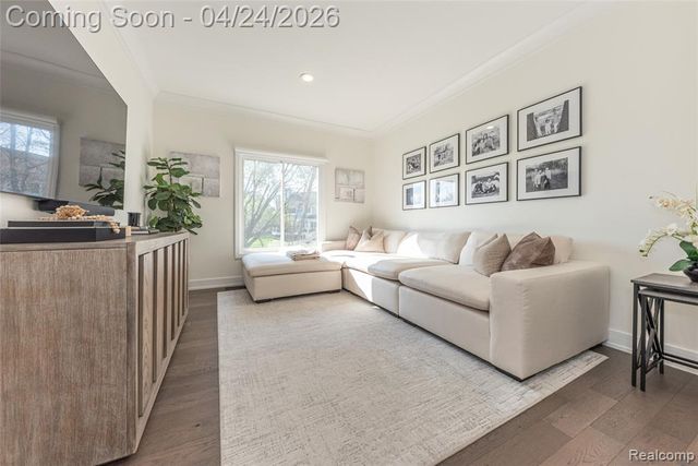 45711 Bristol Circle, Novi, MI 48377