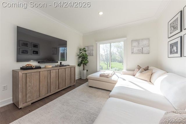 45711 Bristol Circle, Novi, MI 48377