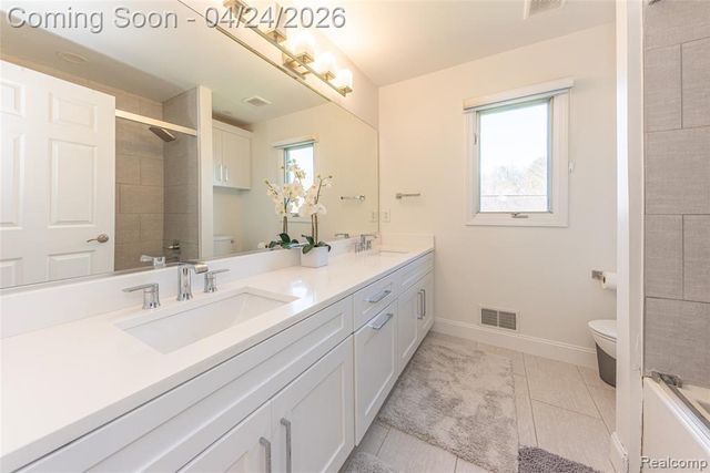 45711 Bristol Circle, Novi, MI 48377