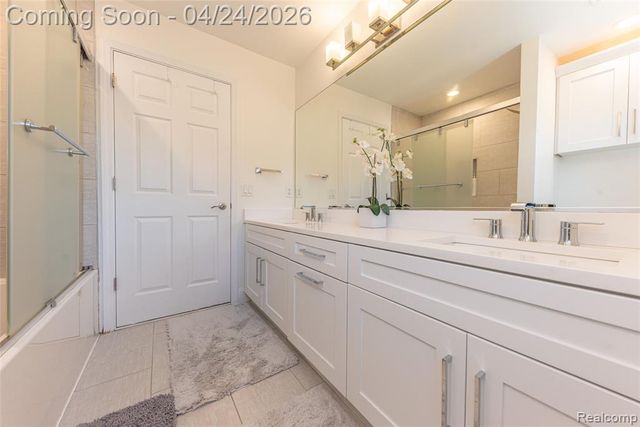 45711 Bristol Circle, Novi, MI 48377