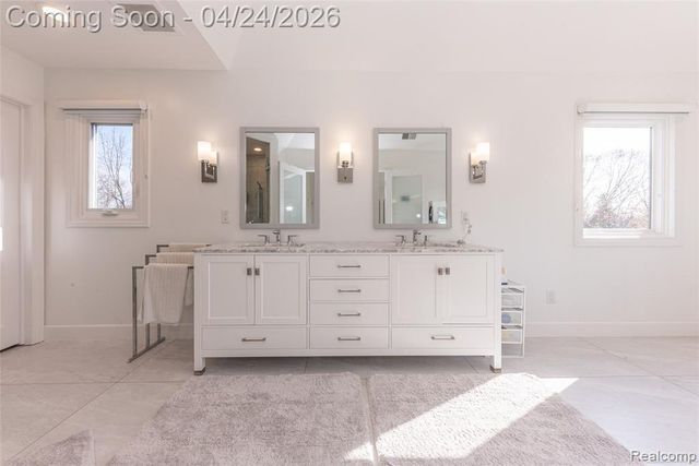45711 Bristol Circle, Novi, MI 48377
