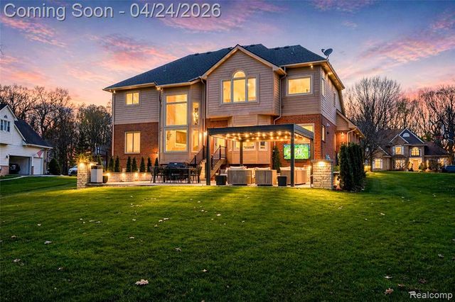 45711 Bristol Circle, Novi, MI 48377
