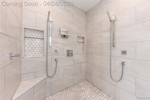 45711 Bristol Circle, Novi, MI 48377