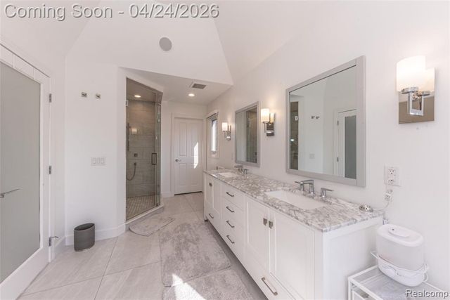 45711 Bristol Circle, Novi, MI 48377