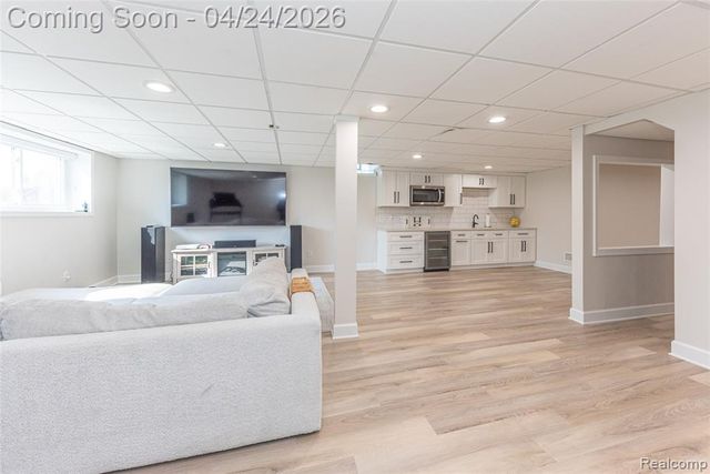 45711 Bristol Circle, Novi, MI 48377