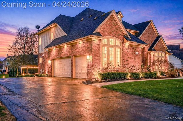 45711 Bristol Circle, Novi, MI 48377