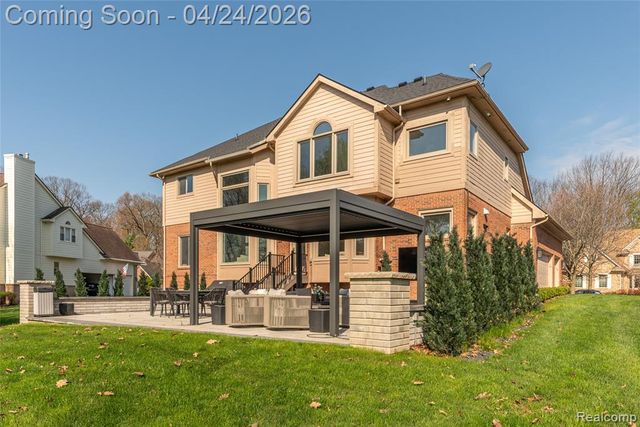 45711 Bristol Circle, Novi, MI 48377