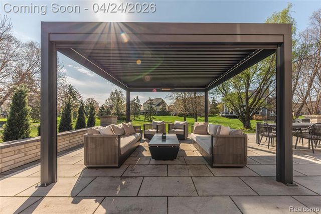 45711 Bristol Circle, Novi, MI 48377