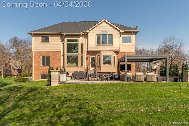 45711 Bristol Circle, Novi, MI 48377